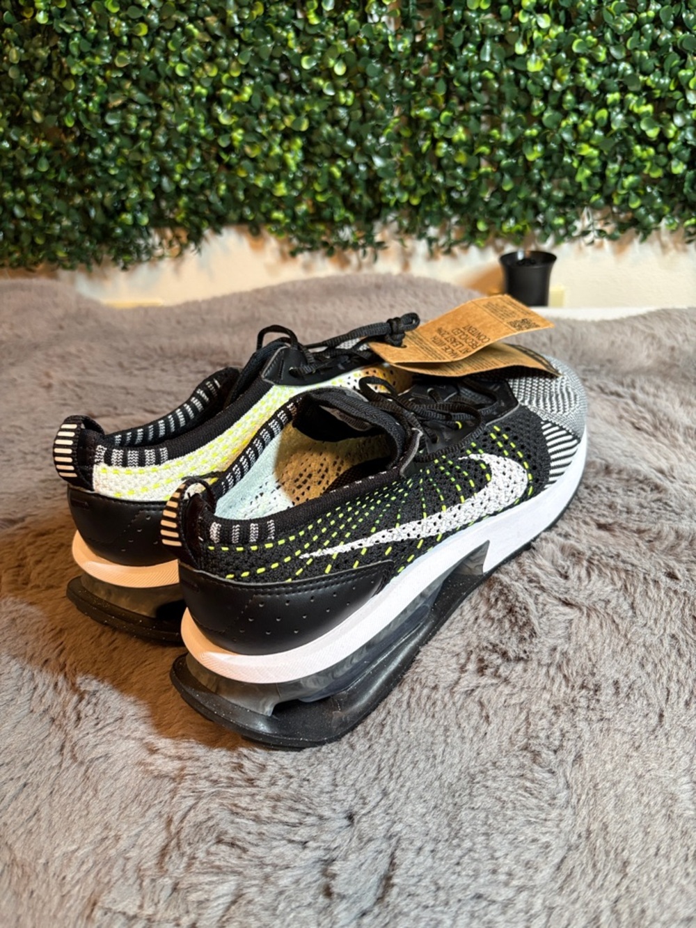 NWT Nike Black, White & Yellow Flyknit Running Sneakers Size 8.5 - Picture 2 of 7
